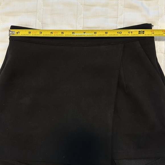 NWOT RARE Misguided Black Wrap Skort Size 4 - Picture 3 of 10